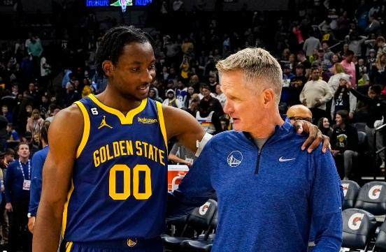 乐鱼app官方下载入口-库明加苦等续约而不得 科尔出面安抚爱徒情绪