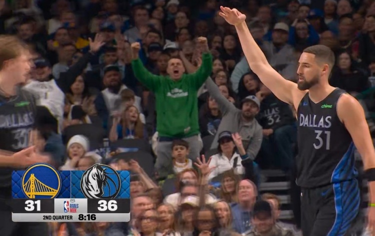 乐鱼app官方下载入口-手起刀落！克莱追身三分轰进 帮助独行侠打停勇士